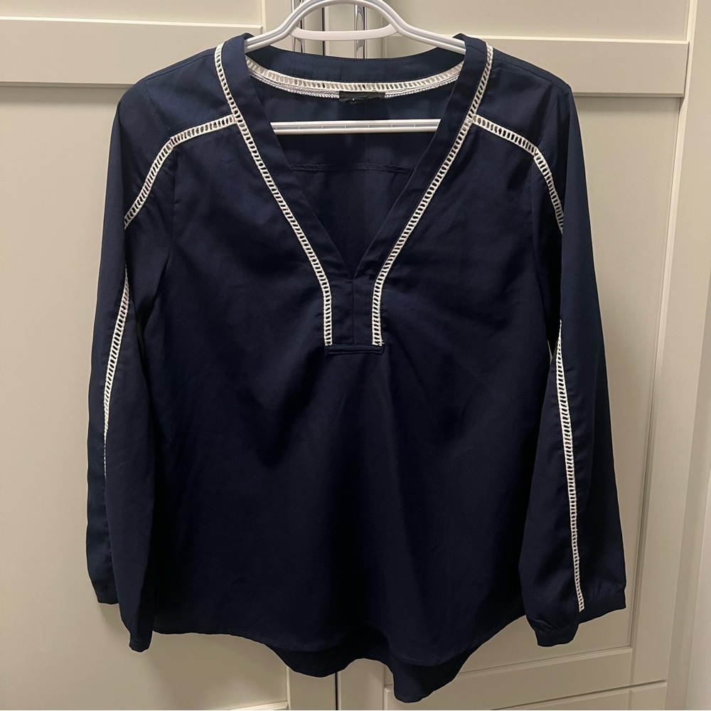 FATE Navy Flowy Boho Top with White Knit Eyelets and Trim Women's Size Medium